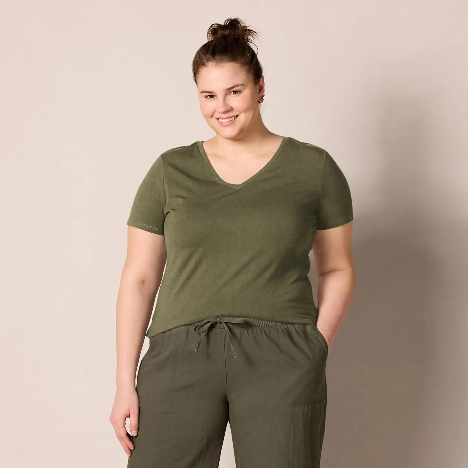 Amazon Essentials Women's Classic-Fit Short-Sleeve V-Neck T-Shirt, Multipacks