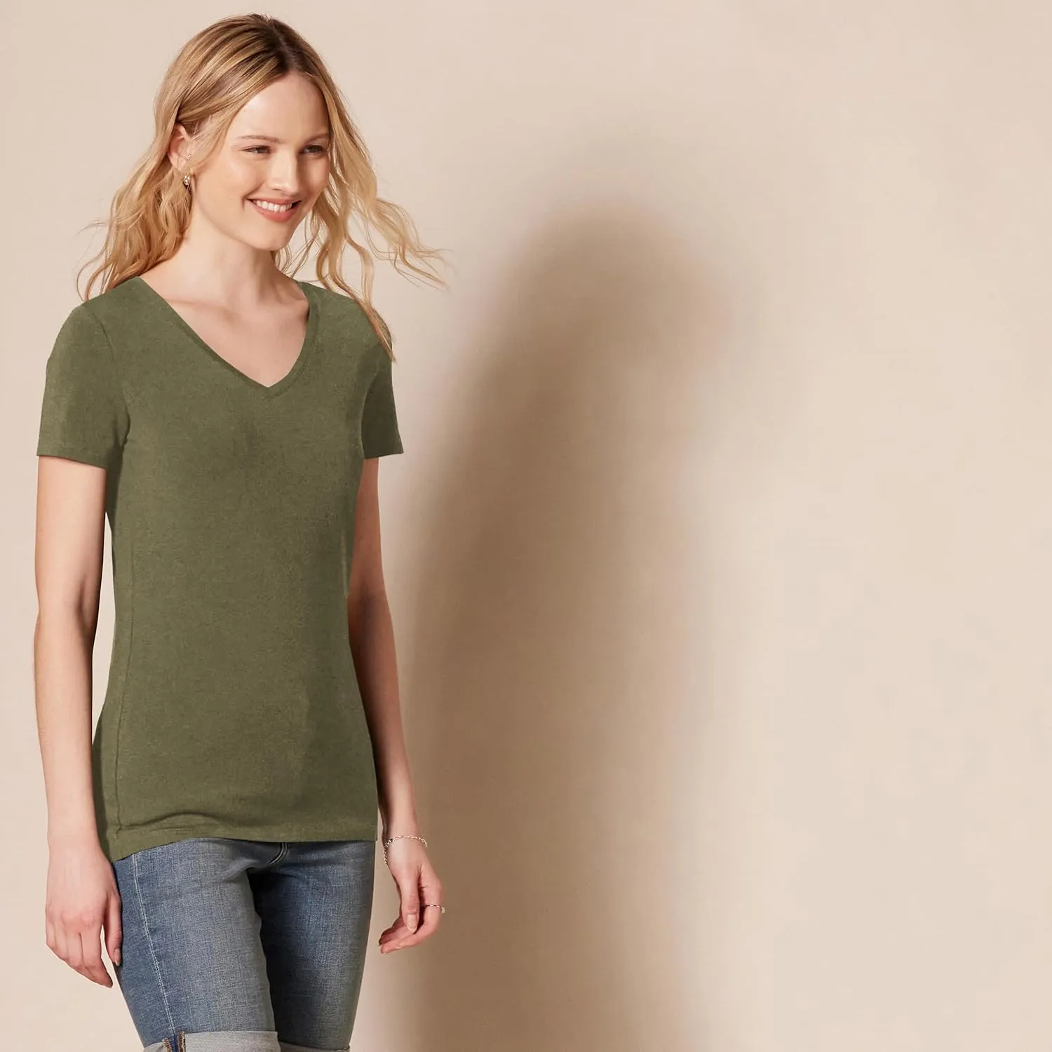 Amazon Essentials Women's Classic-Fit Short-Sleeve V-Neck T-Shirt, Multipacks