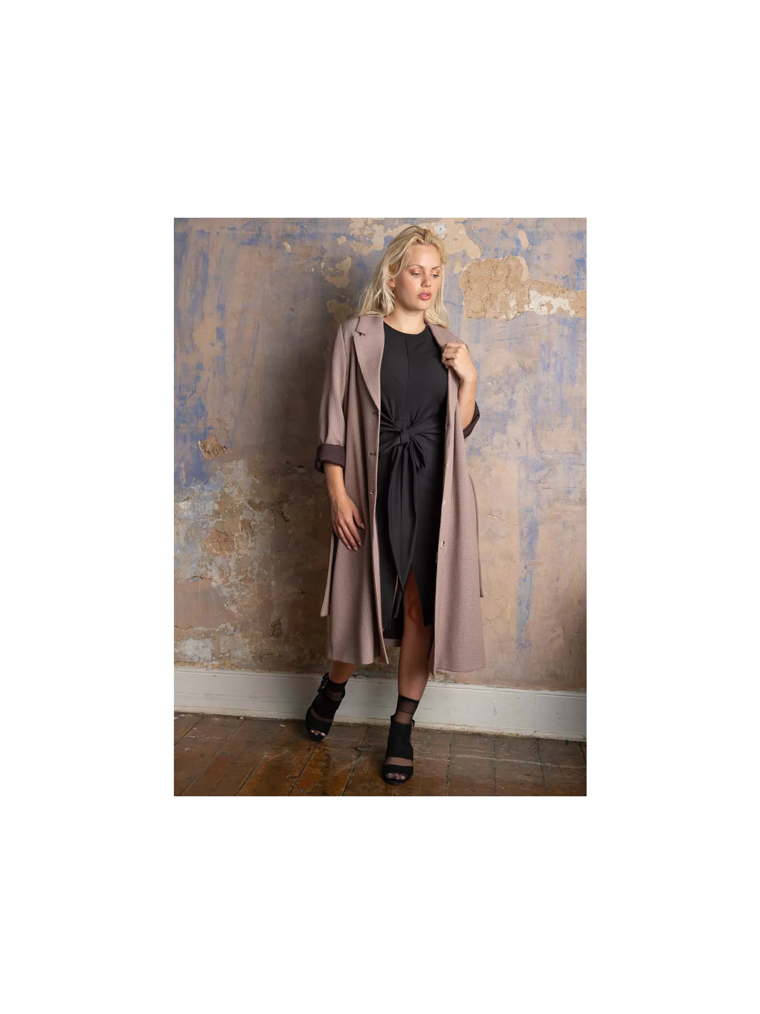 Banned Queen Betty Classic Trench Coat in Neutral Tone Check
